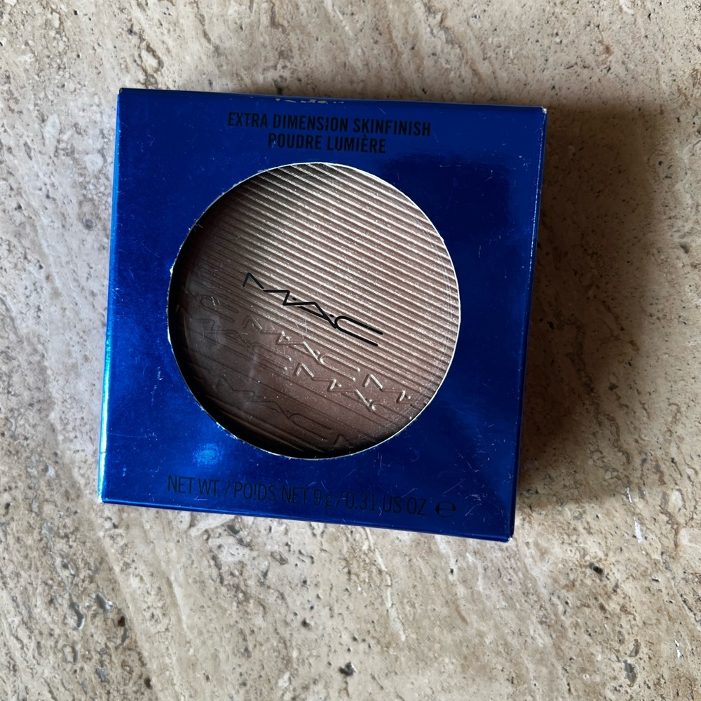 MAC Cosmetics Extra Dimension Skinfinish Highlighter - Champagne / Gold